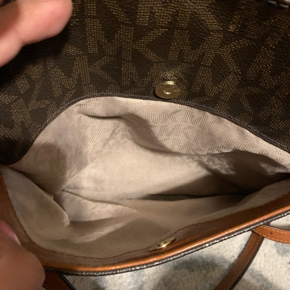 MK messenger crossbody - Picture 3 of 5